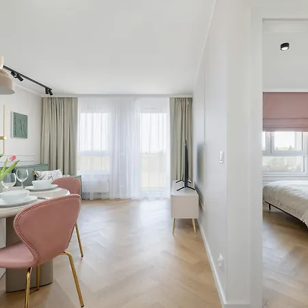 Kolumba Charming With Balcony & Parking In By Renters شقة *