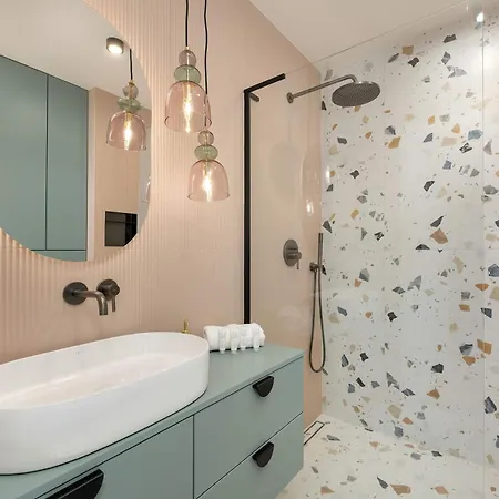 شقة Kolumba Charming With Balcony & Parking In By Renters