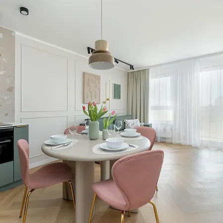 Kolumba Charming With Balcony & Parking In By Renters