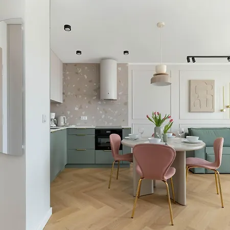 Kolumba Charming With Balcony & Parking In By Renters Apartment *