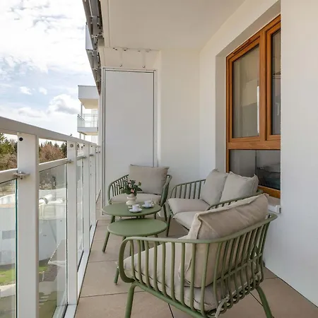Kolumba Charming With Balcony & Parking In By Renters شقة *