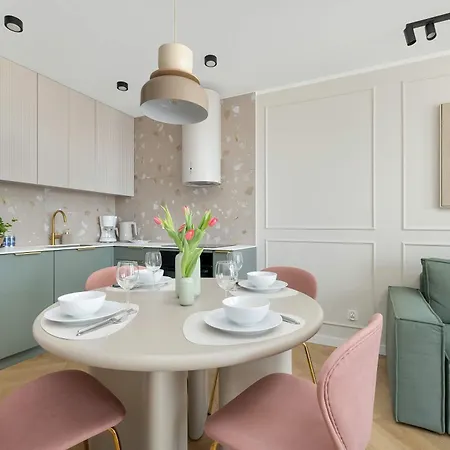 Kolumba Charming With Balcony & Parking In By Renters Apartment