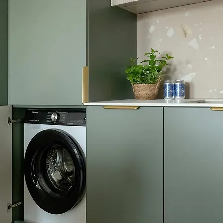 Kolumba Charming With Balcony & Parking In By Renters